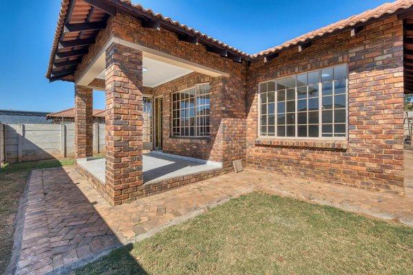 Porte-serviettes mural blanc : la touche design et pratique pour une salle de bain moderne