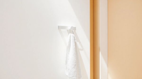 Les meilleurs porte-serviettes muraux blancs pour une salle de bain élégante